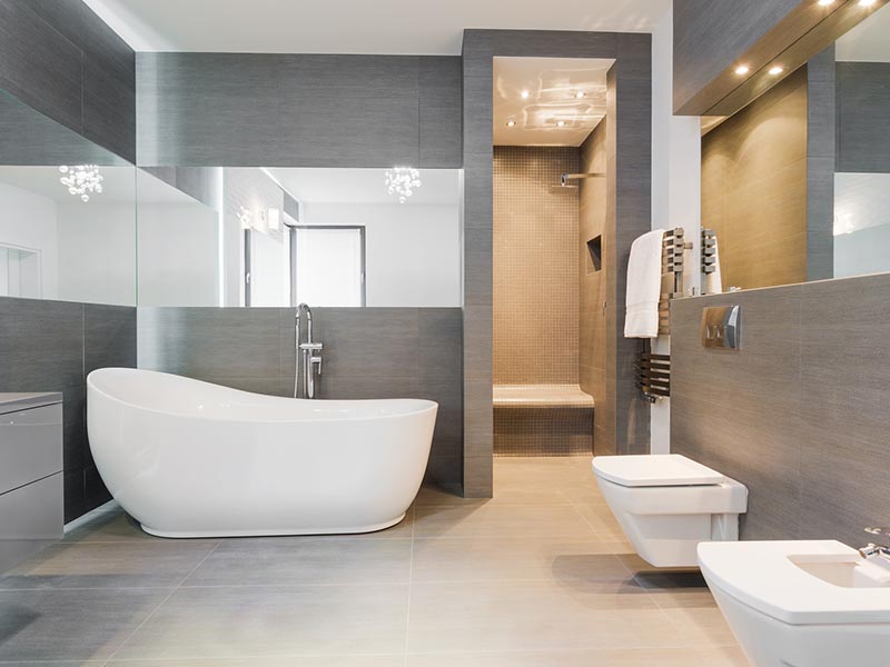 Freestanding bath in modern bathroom